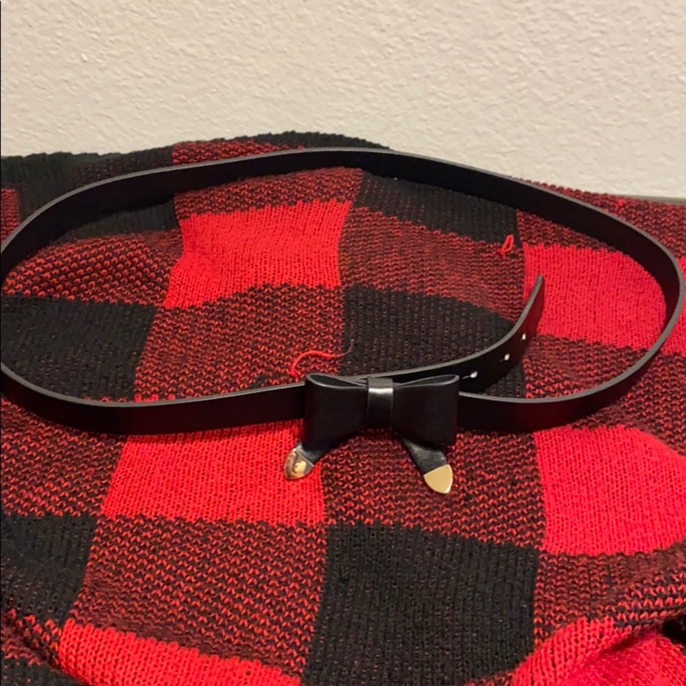 Selling a black/gold belt